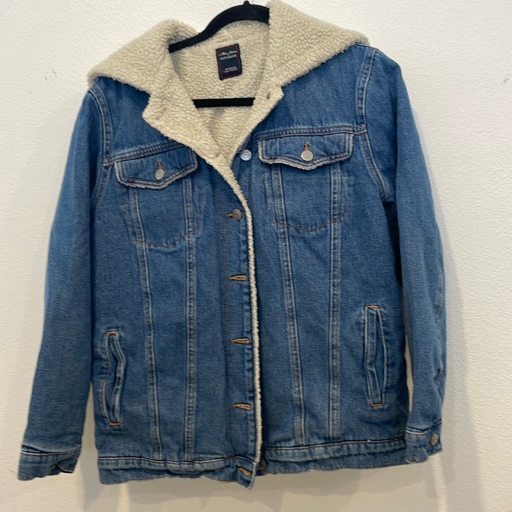 Women’s Mavi size M sherpa lined denim jacket.
